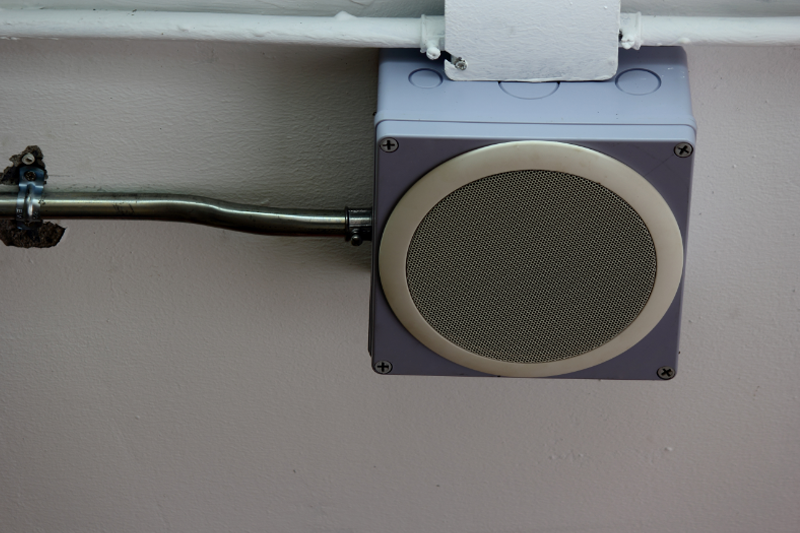 The Pros and Cons of Ceiling Speakers 