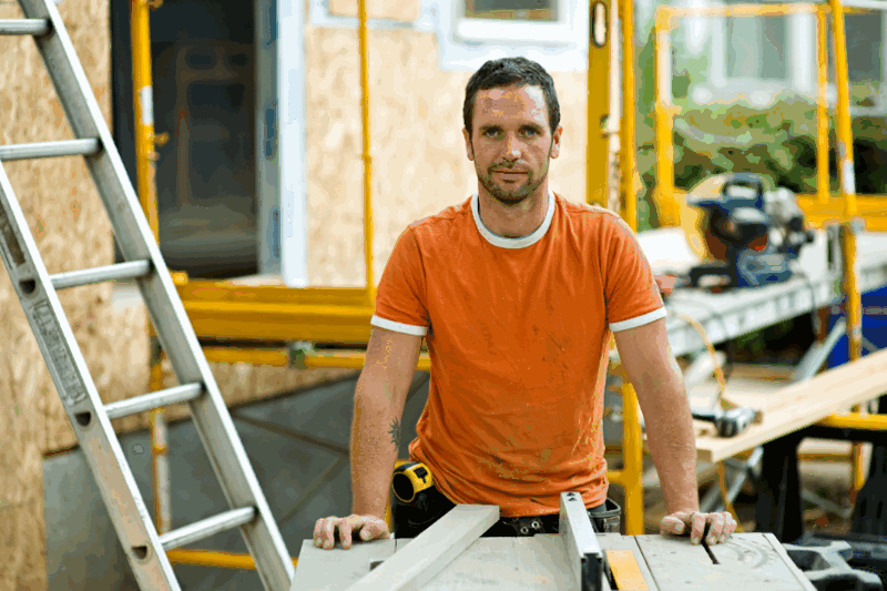 how to hire the right building contractor for your home remodeling project 